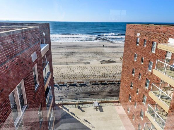 370 W Broadway 4J, Long Beach NY 11561