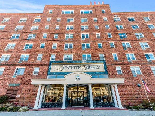 370 W Broadway 4J, Long Beach NY 11561