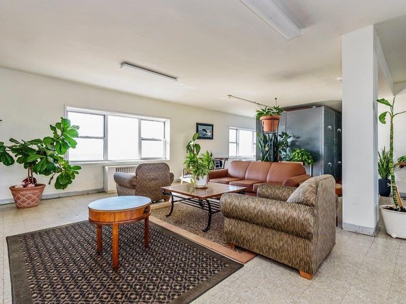 370 W Broadway 4J, Long Beach NY 11561
