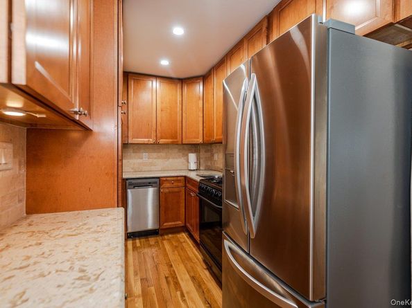 370 W Broadway 4J, Long Beach NY 11561