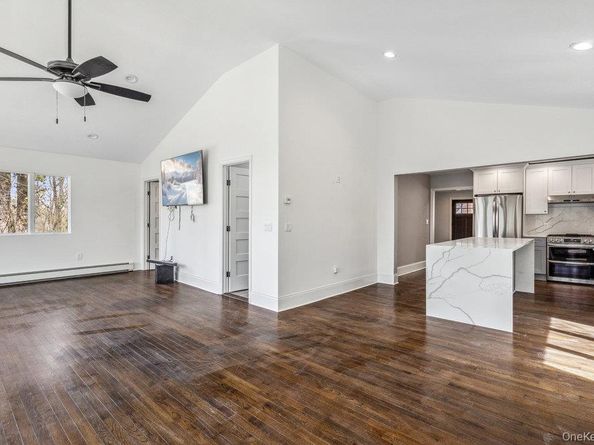 37 Soundview Road, Huntington NY 11743