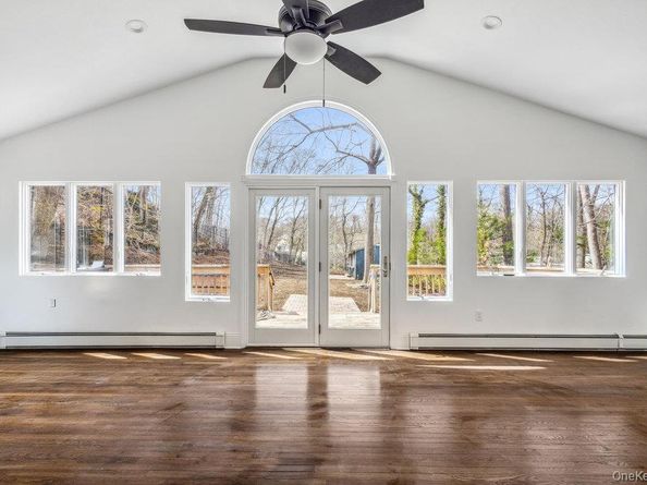 37 Soundview Road, Huntington NY 11743
