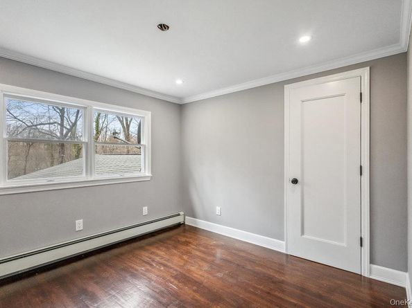 37 Soundview Road, Huntington NY 11743