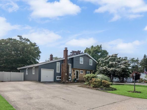 360 Locust Avenue, Oakdale NY 11769