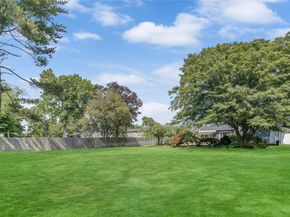 360 Locust Avenue, Oakdale NY 11769
