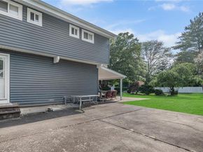 360 Locust Avenue, Oakdale NY 11769