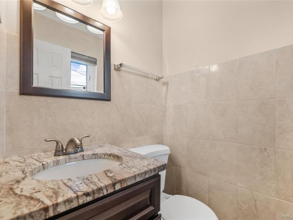 360 Locust Avenue, Oakdale NY 11769