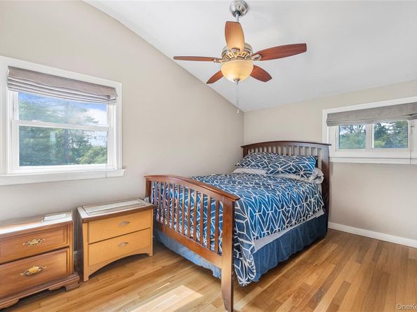 360 Locust Avenue, Oakdale NY 11769
