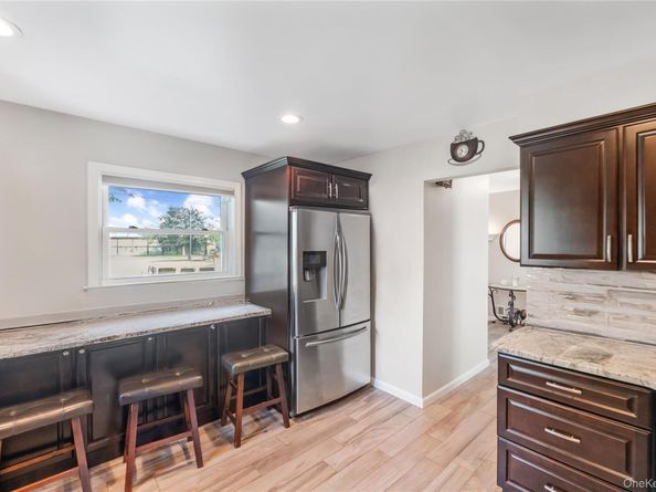 360 Locust Avenue, Oakdale NY 11769