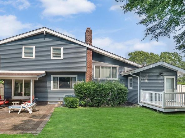 360 Locust Avenue, Oakdale NY 11769
