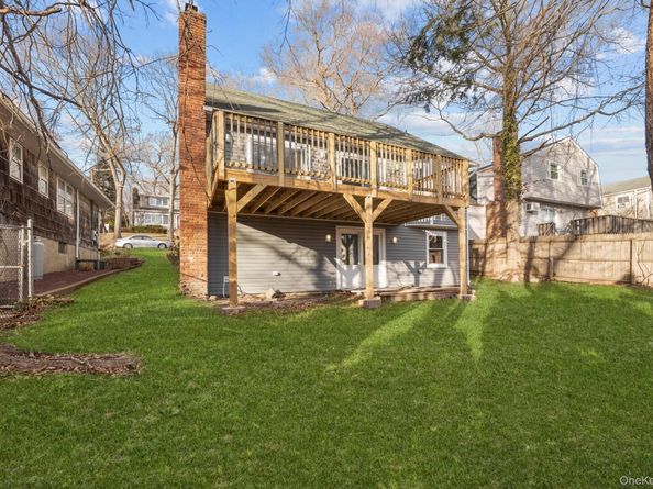 28 Sanford Street, Huntington Station NY 11746