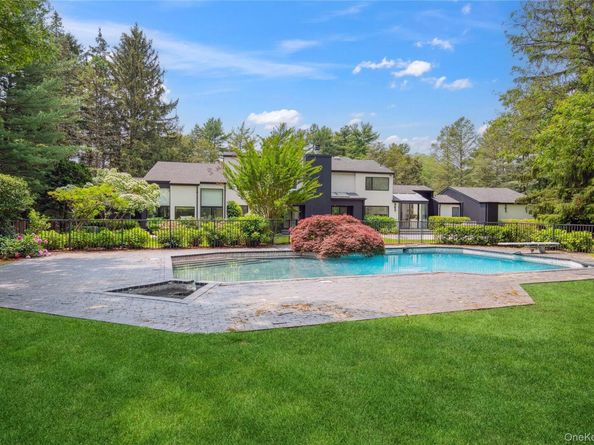 295 Foxhunt Crescent, Syosset NY 11791