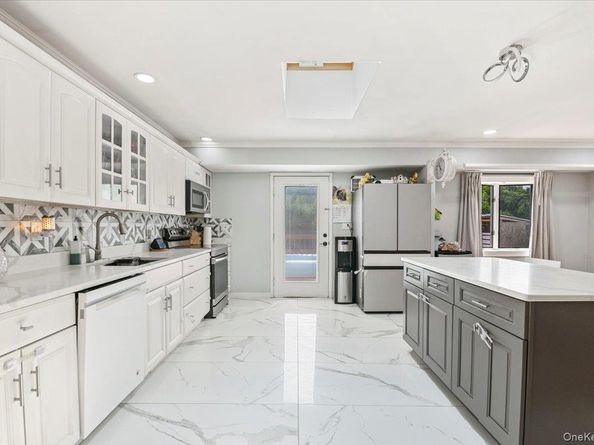34 Dennis Lane, Bethpage NY 11714
