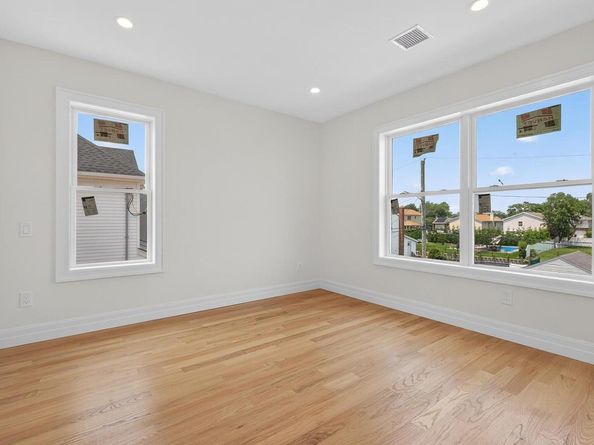 1116 Washington Place, Baldwin Harbor NY 11510