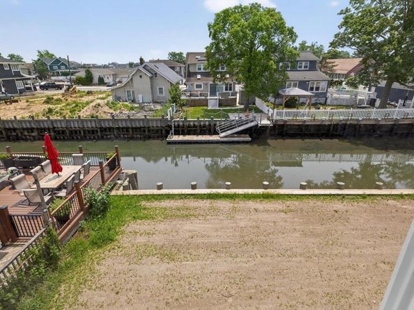 1116 Washington Place, Baldwin Harbor NY 11510