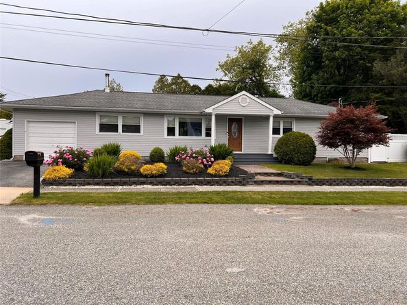 2 Merritt Lane, Center Moriches NY 11934