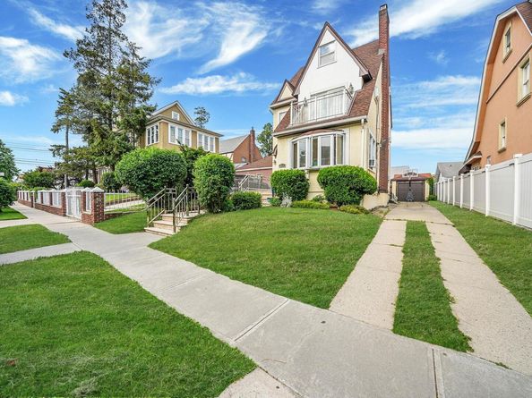 8511 169th Street, Jamaica Hills NY 11432