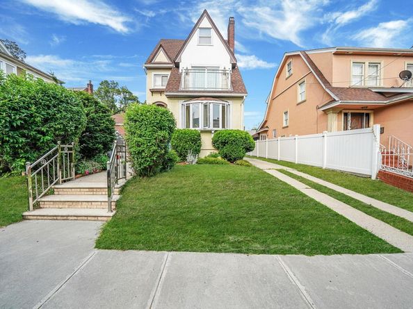 8511 169th Street, Jamaica Hills NY 11432