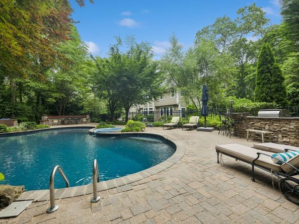 95 Huntington Bay Road, Huntington NY 11743