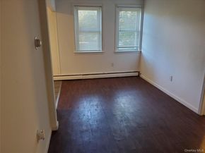 10 Sally Lane, Ridge NY 11961