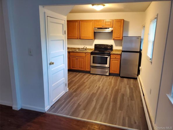 10 Sally Lane, Ridge NY 11961