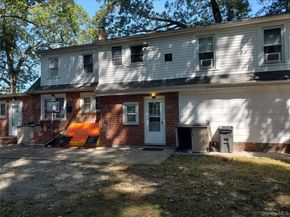 10 Sally Lane, Ridge NY 11961