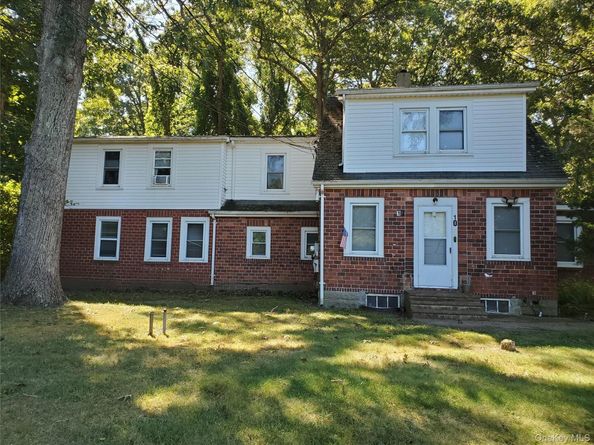 10 Sally Lane, Ridge NY 11961