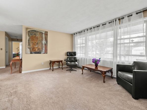 6 Antrim Rd, Peabody MA 01960