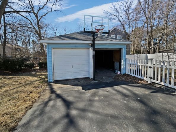 293 Grafton St, Brockton MA 02301