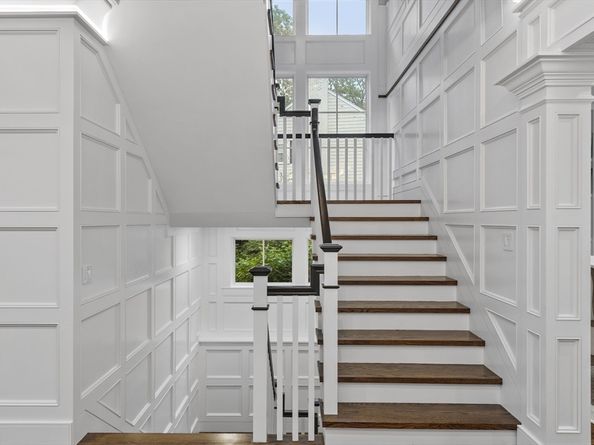 36 Oakridge Rd, Wellesley MA 02481