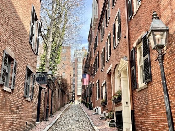 41 Chestnut St, Boston MA 02108