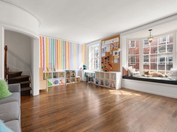 41 Chestnut St, Boston MA 02108