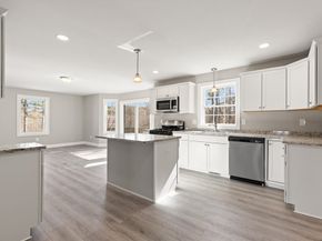 13R Pine Hill Way 13, Harvard MA 01451