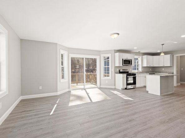 13R Pine Hill Way 13, Harvard MA 01451