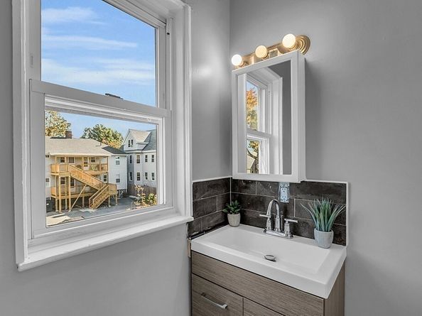 59 Germain Ave, Quincy MA 02169