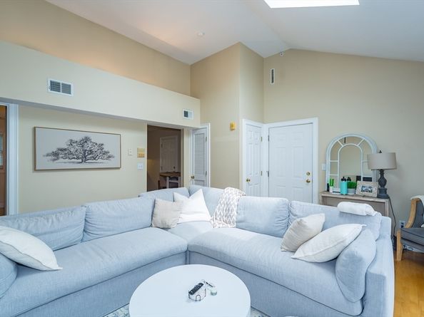 43 N Main St, Natick MA 01760