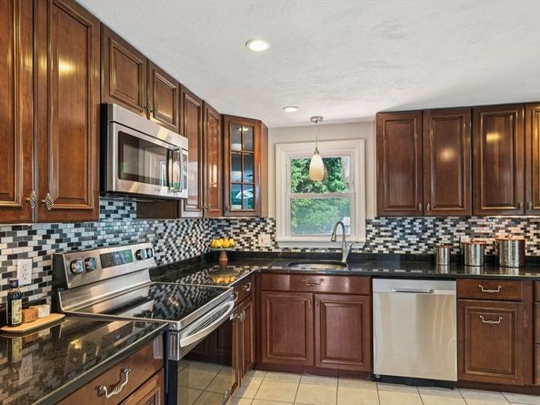 25 Mill Rd, Wilmington MA 01887