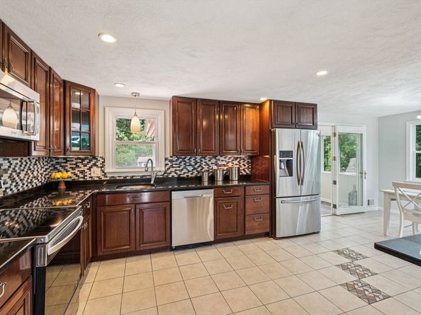 25 Mill Rd, Wilmington MA 01887