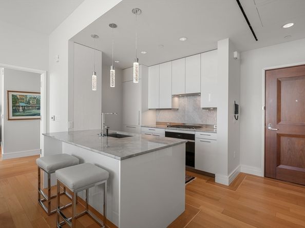 1 Dalton Street 4204, Boston MA 02115