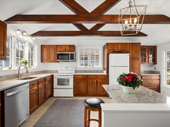 13 Kenilworth Road, Shrewsbury MA 01545