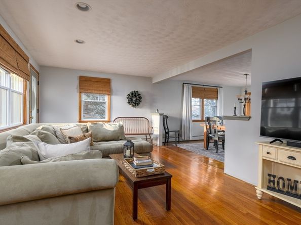 95 Saint Nicholas Avenue, Worcester MA 01606