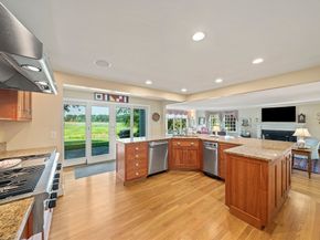 56 Chapel St, Duxbury MA 02332