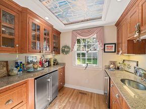 56 Chapel St, Duxbury MA 02332