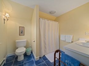 56 Chapel St, Duxbury MA 02332