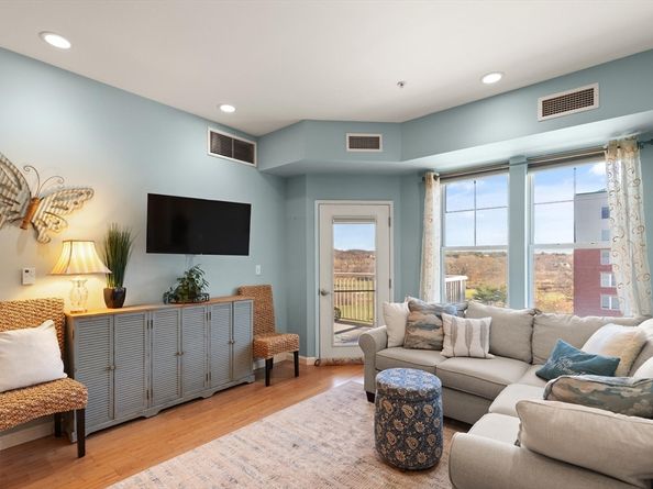 36 Village 506, Middleton MA 01949