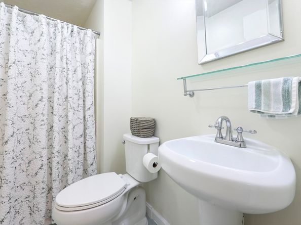 75 Lake St, Uxbridge MA 01569