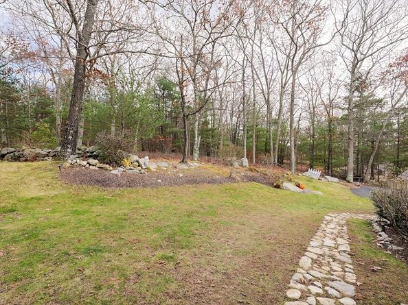 75 Lake St, Uxbridge MA 01569