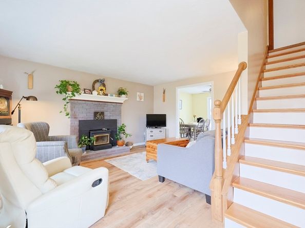 75 Lake St, Uxbridge MA 01569