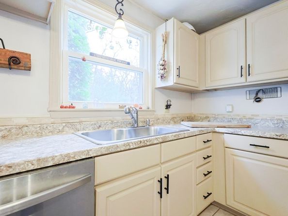 75 Lake St, Uxbridge MA 01569