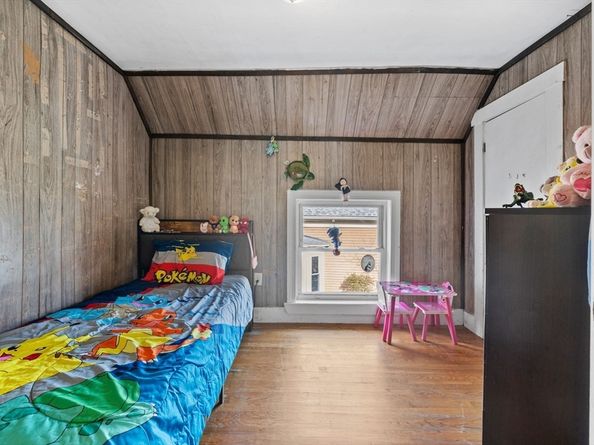 33 Chestnut St, Milford MA 01757